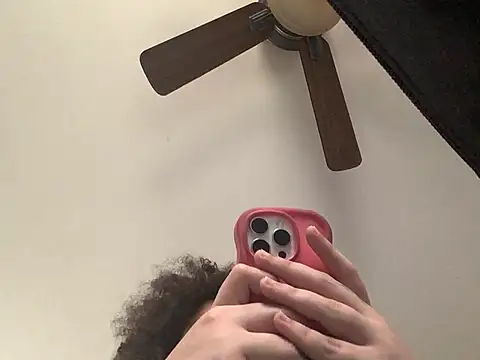 Snapshot of QueenNuttCollector chatting on 04/15/26, 08:53 QueenNuttCollector online show from 04/15/26, 08:53