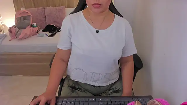 izaro22 online show from 02/07/25, 07:06