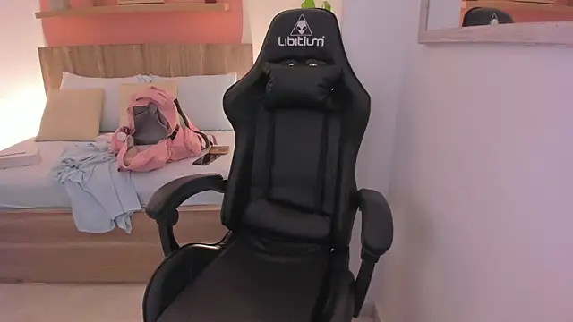 izaro22 online show from 03/14/25, 02:31