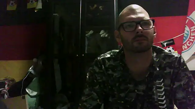 Snapshot of Die-geile-Sau chatting on 09/22/25, 06:54 Die-geile-Sau online show from 09/22/25, 06:54