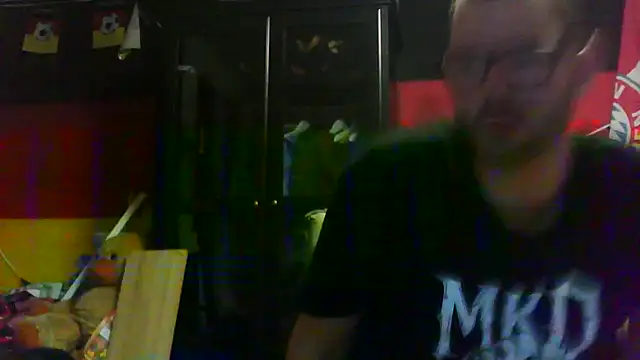 Snapshot of Die-geile-Sau chatting on 10/15/25, 08:20 Die-geile-Sau online show from 10/15/25, 08:20