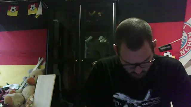 Snapshot of Die-geile-Sau chatting on 10/19/25, 03:23 Die-geile-Sau online show from 10/19/25, 03:23