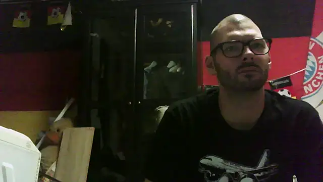 Snapshot of Die-geile-Sau chatting on 10/26/25, 08:15 Die-geile-Sau online show from 10/26/25, 08:15