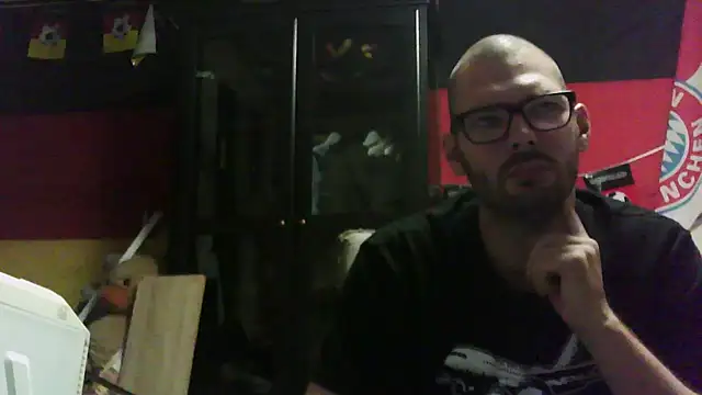 Snapshot of Die-geile-Sau chatting on 10/27/25, 08:46 Die-geile-Sau online show from 10/27/25, 08:46