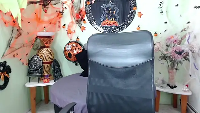 Snapshot of Sofia_Franco_ chatting on 10/27/25, 07:18 Sofia Franco online show from 10/27/25, 07:18