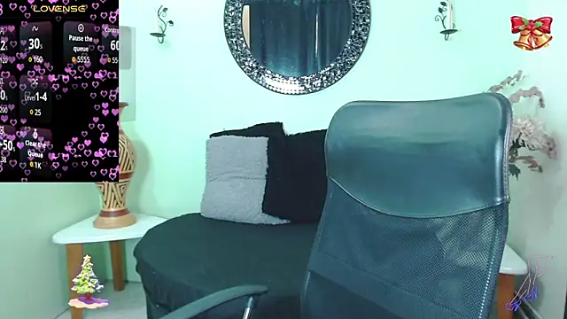 Snapshot of Sofia_Franco_ chatting on 11/28/25, 07:27 Sofia Franco online show from 11/28/25, 07:27