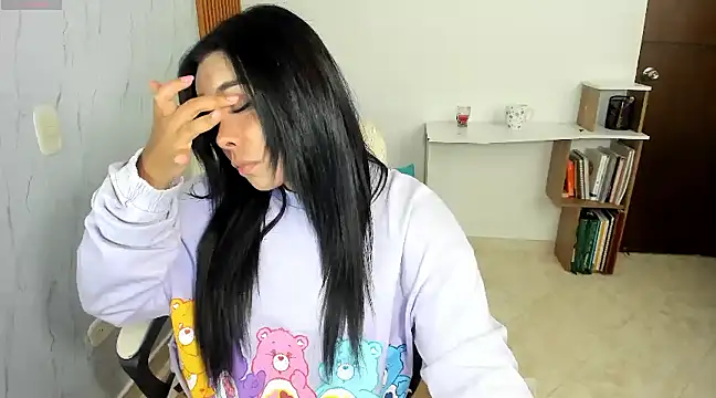 Snapshot of aleja_belle chatting on 03/07/25, 12:12 aleja belle online show from 03/07/25, 12:12