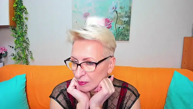 iamyourdream89 online show from 11/18/25, 12:31