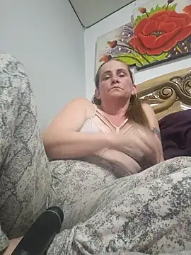 Snapshot of SeductionSilera chatting on 02/25/25, 08:30 SeductionSilera online show from 02/25/25, 08:30