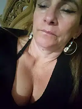 Snapshot of SeductionSilera chatting on 03/13/25, 03:44 SeductionSilera online show from 03/13/25, 03:44