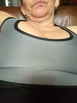 Snapshot of SeductionSilera chatting on 10/03/25, 08:22 SeductionSilera online show from 10/03/25, 08:22