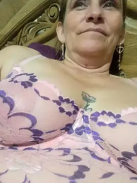 Snapshot of SeductionSilera chatting on 10/28/25, 03:25 SeductionSilera online show from 10/28/25, 03:25