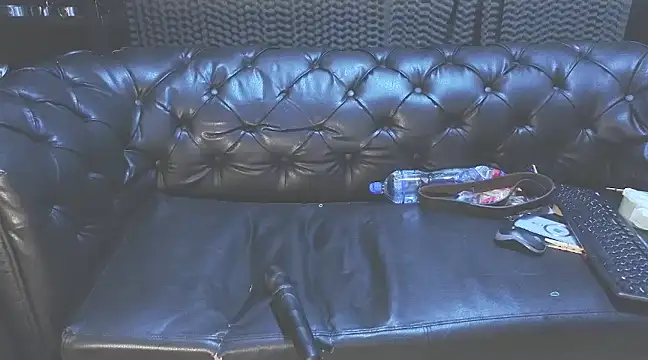 Snapshot of kimberly_swan chatting on 01/27/25, 11:43 kimberly swan online show from 01/27/25, 11:43