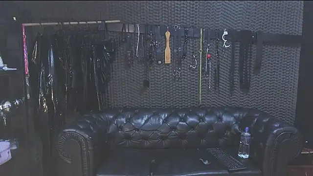 Snapshot of kimberly_swan chatting on 03/11/25, 03:48 kimberly swan online show from 03/11/25, 03:48