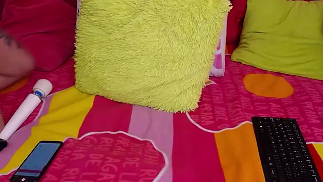 Snapshot of Bella_Erotik chatting on 01/05/25, 04:06 Bella Erotik online show from 01/05/25, 04:06