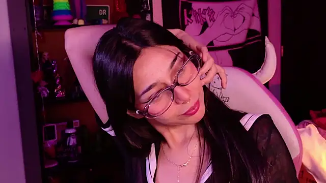 Snapshot of amber_yull chatting on 06/20/26, 01:19 amber yull online show from 06/20/26, 01:19