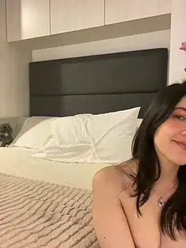 Snapshot of saori_10 chatting on 01/01/25, 10:54 saori 10 online show from 01/01/25, 10:54