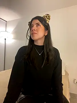 Snapshot of saori_10 chatting on 10/31/25, 11:06 saori 10 online show from 10/31/25, 11:06