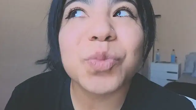 kimmiakiss22 online show from 03/20/25, 07:46