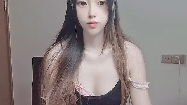 Snapshot of VaerySaenz chatting on 11/10/25, 02:10 VaerySaenz online show from 11/10/25, 02:10