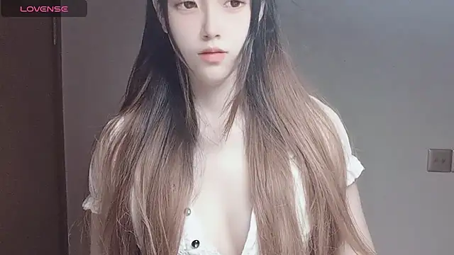 Snapshot of VaerySaenz chatting on 11/11/25, 03:01 VaerySaenz online show from 11/11/25, 03:01