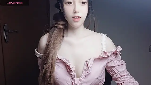 Snapshot of VaerySaenz chatting on 11/23/25, 12:27 VaerySaenz online show from 11/23/25, 12:27