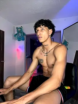 Snapshot of mike_casseano chatting on 10/31/25, 02:01 mike casseano online show from 10/31/25, 02:01