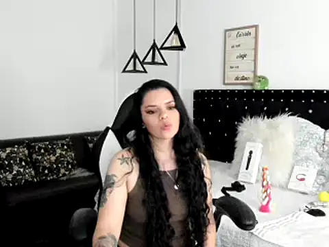 natasha logan  online show from 02/01/25, 10:15