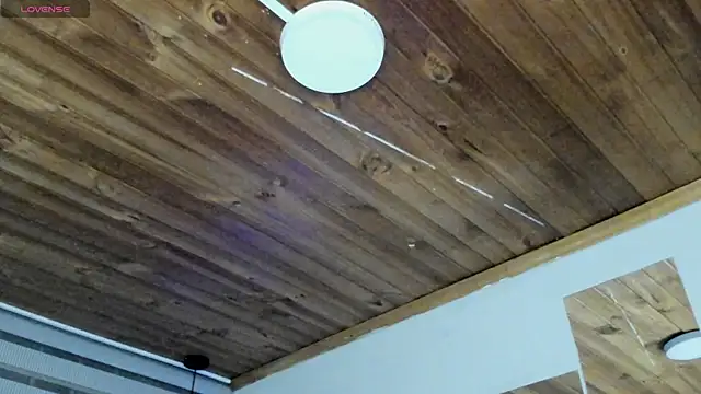 natasha logan  online show from 09/21/25, 04:03