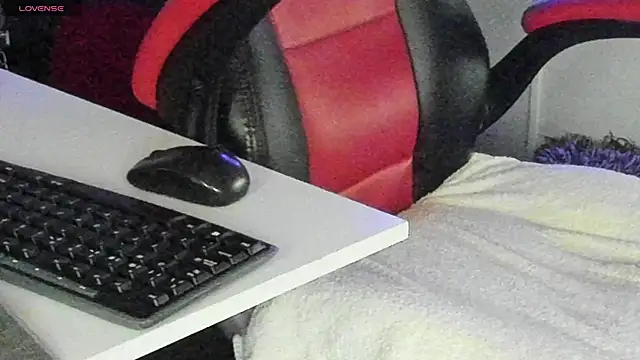 natasha logan  online show from 10/21/25, 04:02