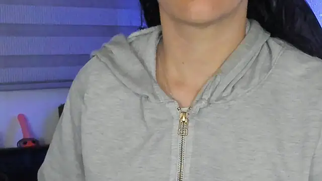 Snapshot of natasha_logan_ chatting on 12/15/25, 04:06 natasha logan online show from 12/15/25, 04:06