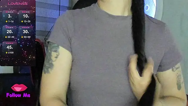 Snapshot of natasha_logan_ chatting on 01/17/26, 04:28 natasha logan online show from 01/17/26, 04:28