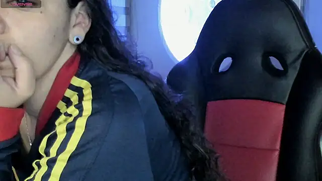 Snapshot of natasha_logan_ chatting on 03/27/26, 04:07 natasha logan online show from 03/27/26, 04:07