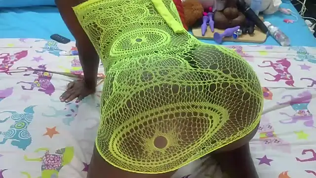 Snapshot of Sexy_sharntel chatting on 02/20/25, 12:41 Sexy sharntel online show from 02/20/25, 12:41