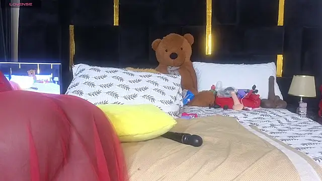 Snapshot of Sexy_sharntel chatting on 10/15/25, 11:49 Sexy sharntel online show from 10/15/25, 11:49