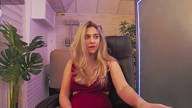 Snapshot of AvaBlue_ chatting on 02/04/25, 07:29 AvaBlue online show from 02/04/25, 07:29