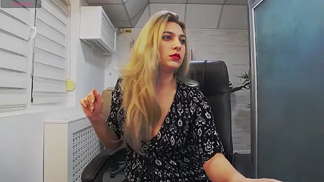 Snapshot of AvaBlue_ chatting on 02/06/25, 04:10 AvaBlue online show from 02/06/25, 04:10