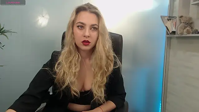 Snapshot of AvaBlue_ chatting on 03/01/25, 04:04 AvaBlue online show from 03/01/25, 04:04