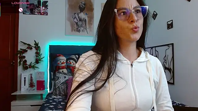 Snapshot of antonella_sweet33 chatting on 12/19/25, 08:27 antonella sweet33 online show from 12/19/25, 08:27