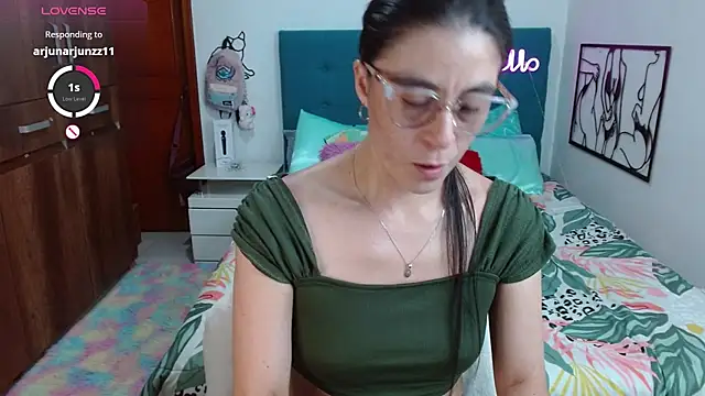 Snapshot of antonella_sweet33 chatting on 03/21/26, 08:45 antonella sweet33 online show from 03/21/26, 08:45