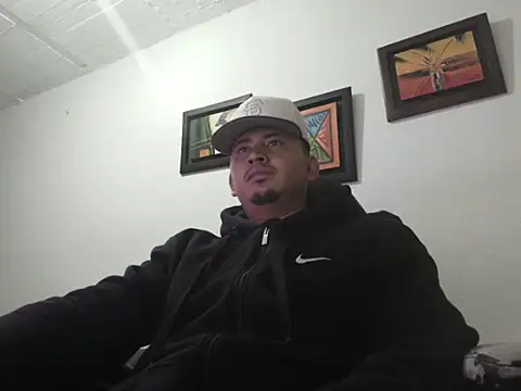 Snapshot of myke_andrade chatting on 09/19/25, 04:36 myke andrade online show from 09/19/25, 04:36