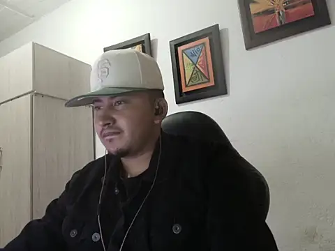 Snapshot of myke_andrade chatting on 09/22/25, 02:35 myke andrade online show from 09/22/25, 02:35