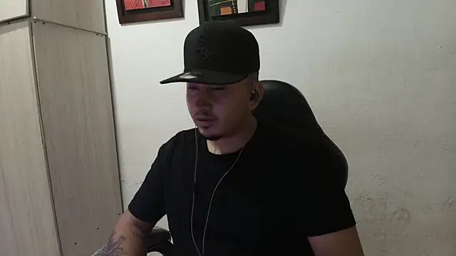 Snapshot of myke_andrade chatting on 10/01/25, 02:50 myke andrade online show from 10/01/25, 02:50