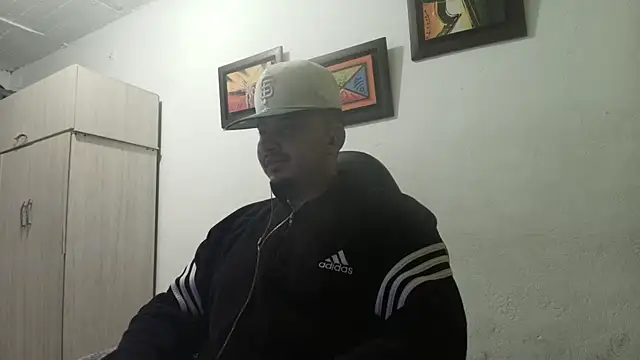 Snapshot of myke_andrade chatting on 10/10/25, 04:00 myke andrade online show from 10/10/25, 04:00