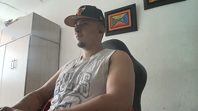 Snapshot of myke_andrade chatting on 10/21/25, 06:52 myke andrade online show from 10/21/25, 06:52