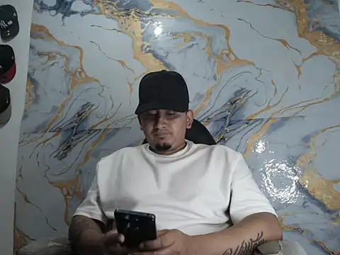 Snapshot of myke_andrade chatting on 03/19/26, 12:03 myke andrade online show from 03/19/26, 12:03