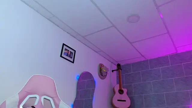 Snapshot of Dakota_bumm chatting on 04/11/26, 04:44 Dakota bumm online show from 04/11/26, 04:44