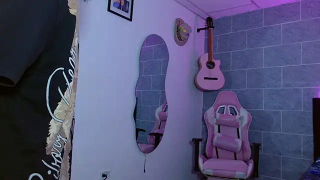 Snapshot of Dakota_bumm chatting on 04/16/26, 06:09 Dakota bumm online show from 04/16/26, 06:09