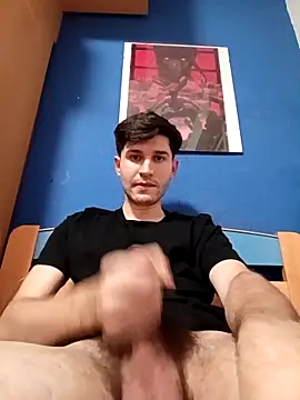 Snapshot of Esti02 chatting on 11/25/25, 05:35 Esti02 online show from 11/25/25, 05:35