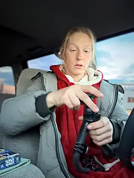 GoldenFlameGoddess online show from 11/30/25, 03:16